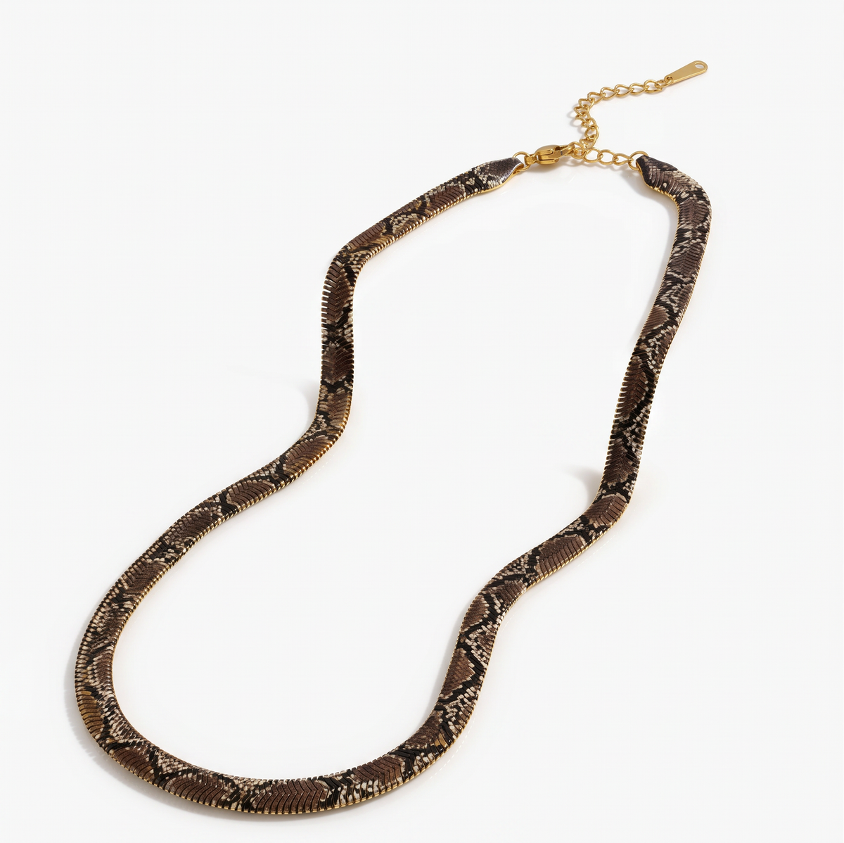 Collar serpiente que eleva cualquier look