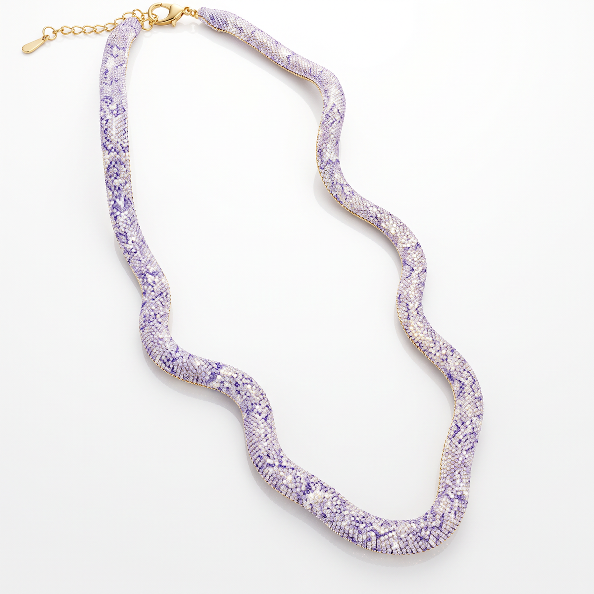Collar serpiente que eleva cualquier look