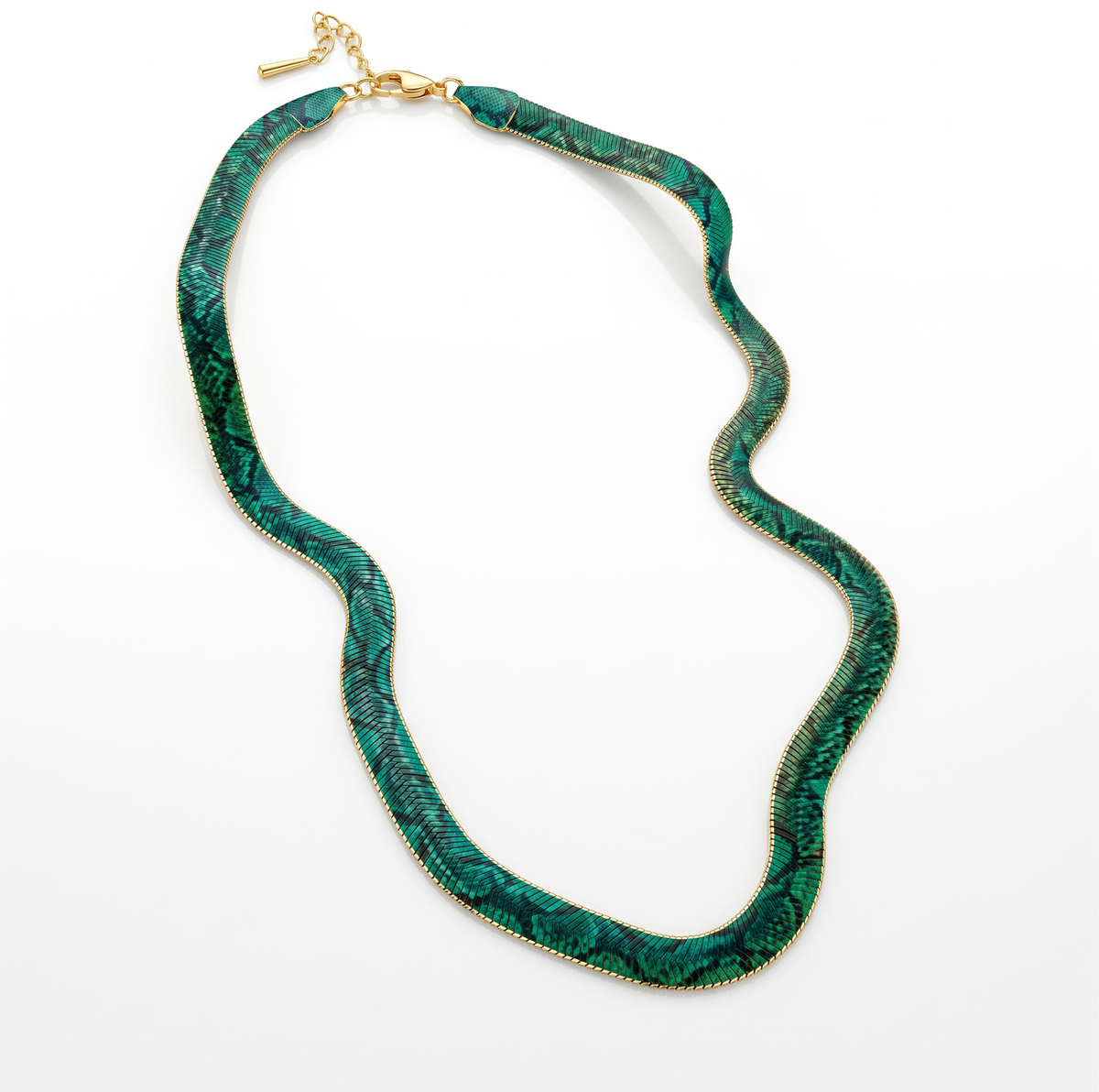 Collar serpiente que eleva cualquier look