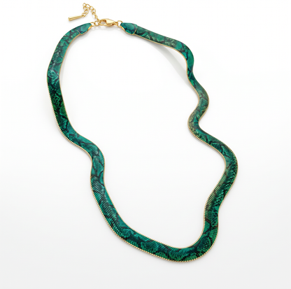 Collar serpiente que eleva cualquier look