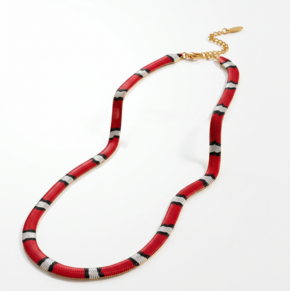 Collar serpiente que eleva cualquier look