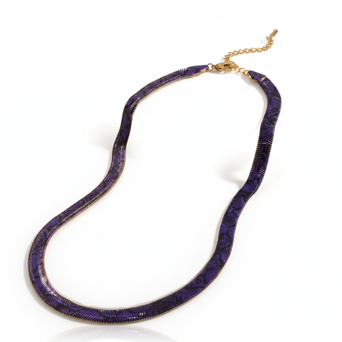 Collar serpiente que eleva cualquier look